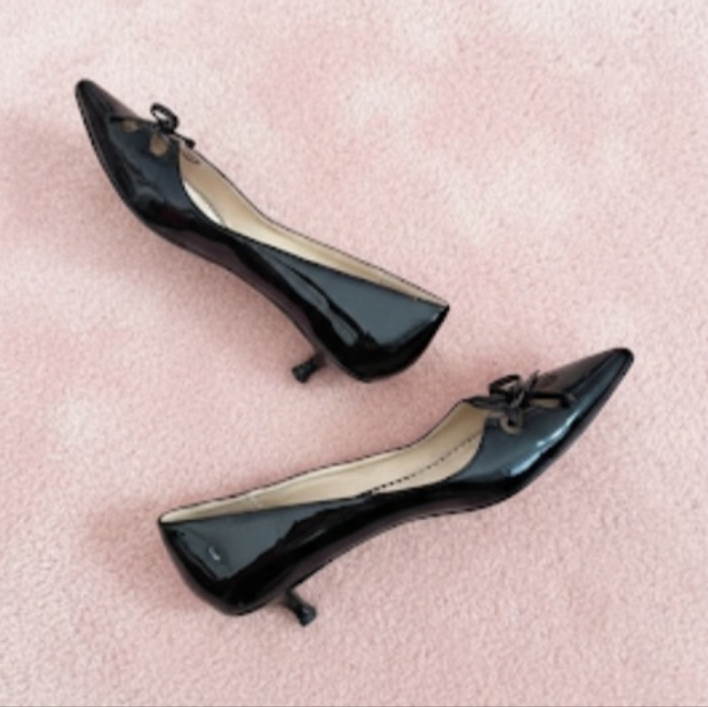 JC Black Woman's Shoes. Heel's Height: 2". SIZE: 11. Like New.